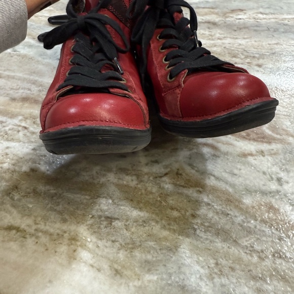Bionica Women’s Red Orbit Boots. Size 7M. Lace or zip. Suede leather uppers. - Picture 7 of 8